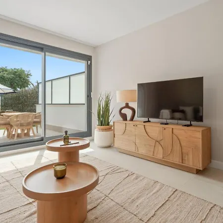 아파트 Garden Apt. Aranya - Pool, Gym And Co-working Space