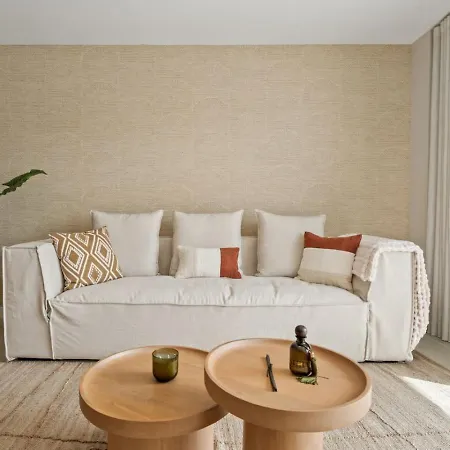 Garden Apt. Aranya - Pool, Gym And Co-working Space 에스테포나