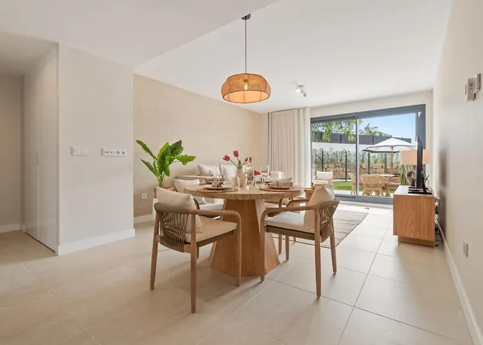 아파트 Garden Apt. Aranya - Pool, Gym And Co-working Space