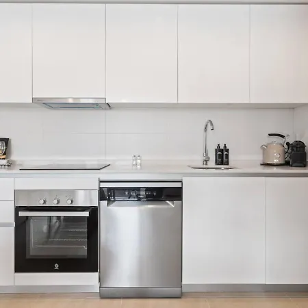 アパート Garden Apt. Aranya - Pool, Gym And Co-working Space エステポナ