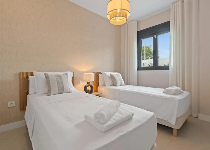 Garden Apt. Aranya - Pool, Gym And Co-working Space Apartment