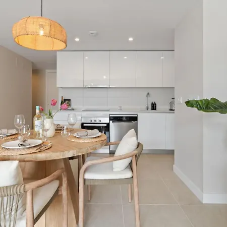 Garden Apt. Aranya - Pool, Gym And Co-working Space דירה אסטפונה