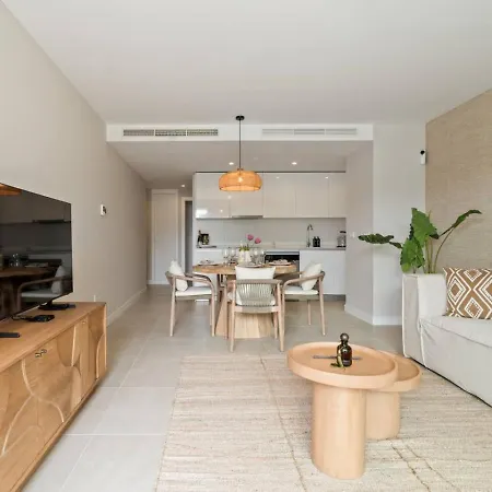 Garden Apt. Aranya - Pool, Gym And Co-working Space דירה אסטפונה