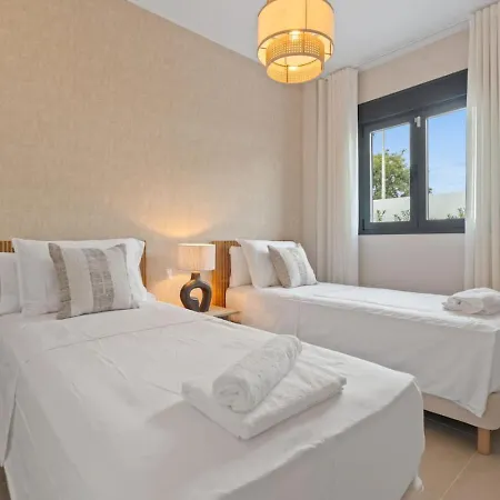 Garden Apt. Aranya - Pool, Gym And Co-working Space דירה
