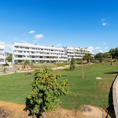 דירה Garden Apt. Aranya - Pool, Gym And Co-working Space אסטפונה